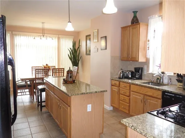 $3,850 | 6 Blackmoor Court, Highland Mills, NY 10930