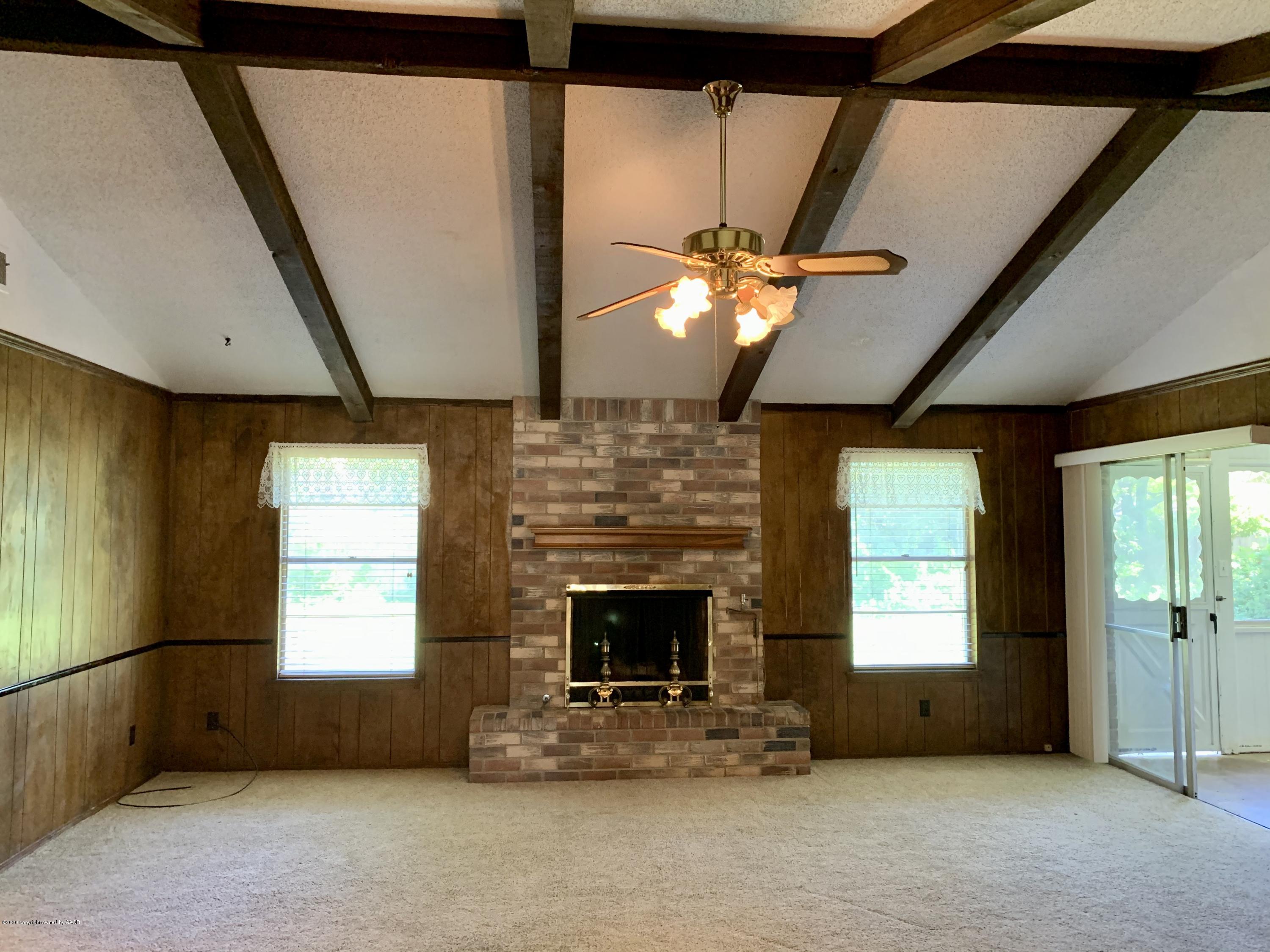 3415 Rutson Drive Amarillo, TX 79109 - Photo 2 of 44 Living Room