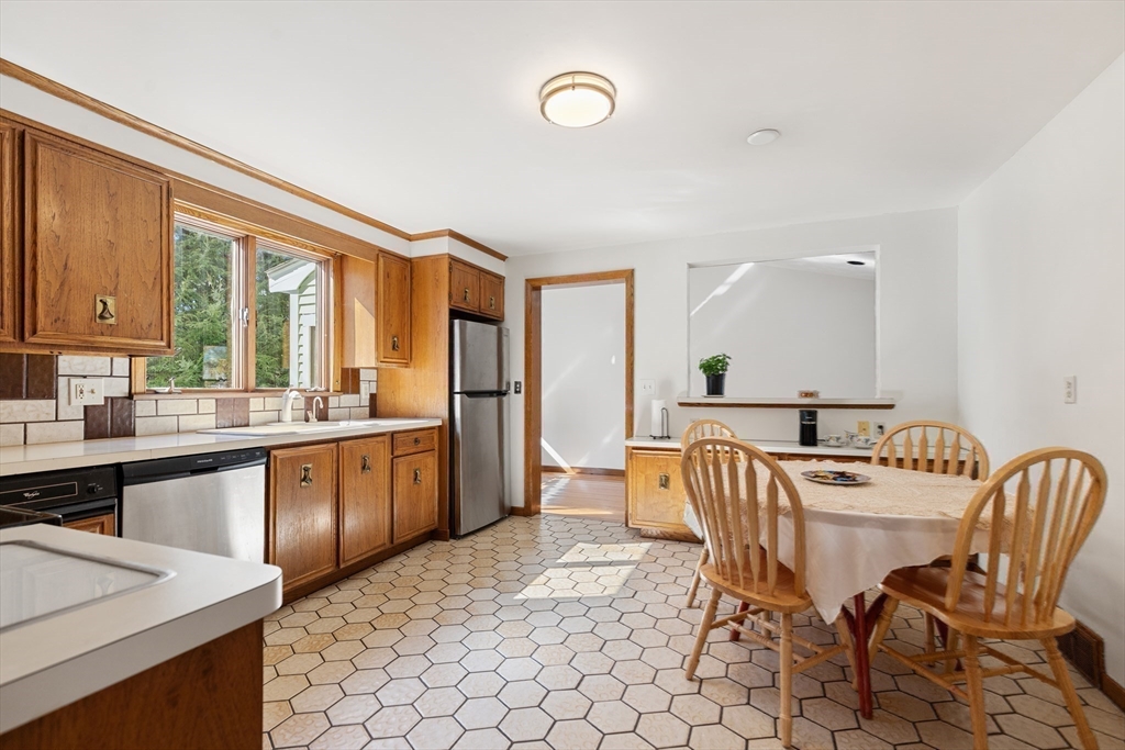 76 Birch Hill Road Belmont, MA 02478 - Photo 8 of 33 Gallery Image 8