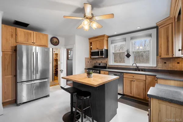$439,000 | 4721 Highway 9G, Germantown, NY 12526