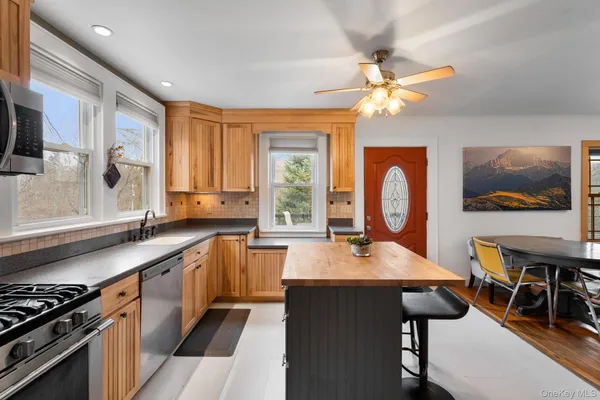 $439,000 | 4721 Highway 9G, Germantown, NY 12526