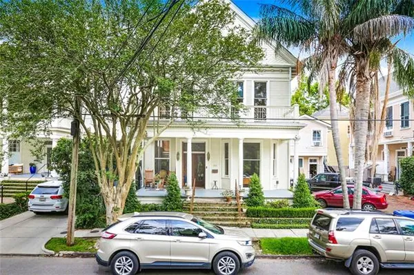 $2,000 | 590 Walnut Street, Unit 2R, New Orleans, LA 70118