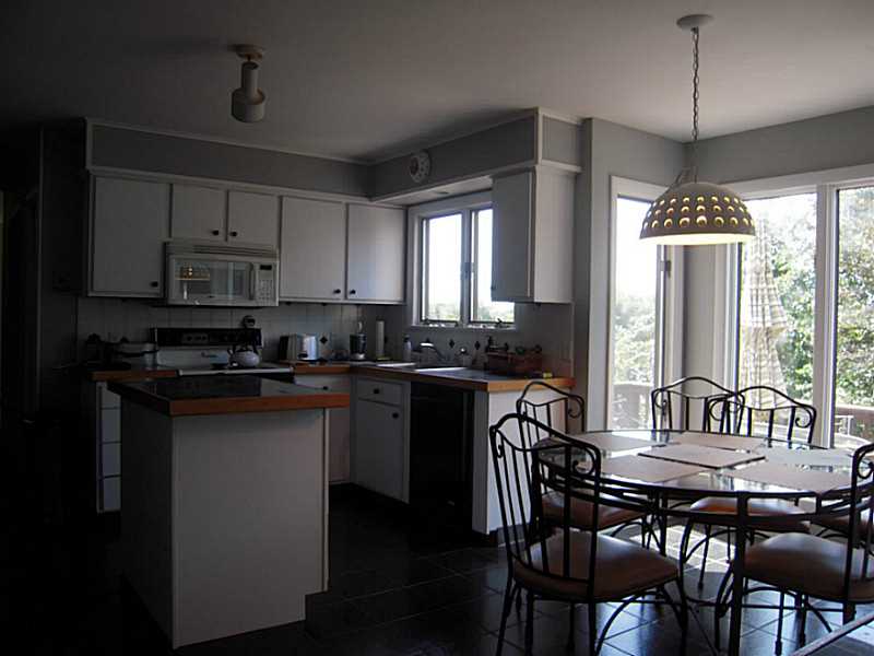 11 Country Side Road Narragansett, RI 02882 - Photo 6 of 18 Kitchen.