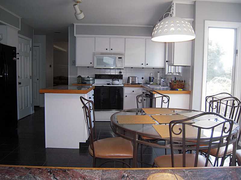 11 Country Side Road Narragansett, RI 02882 - Photo 7 of 18 Kitchen.
