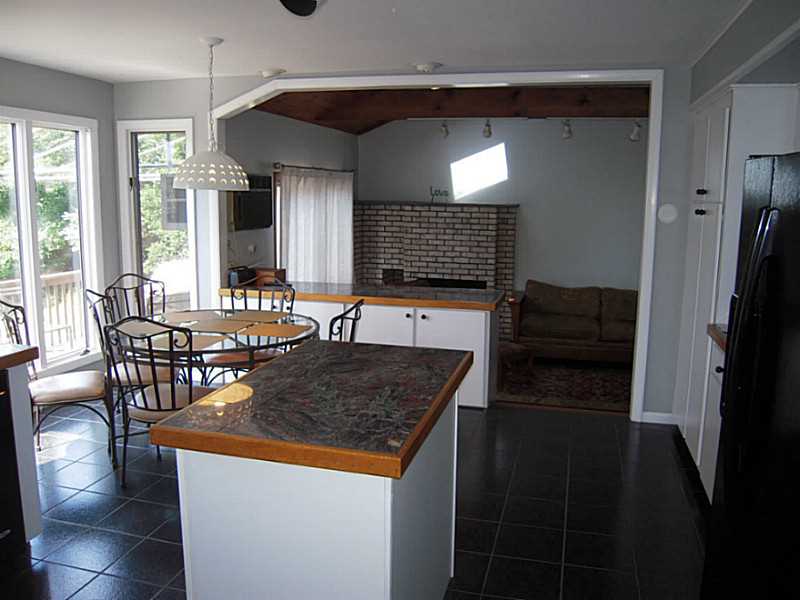 11 Country Side Road Narragansett, RI 02882 - Photo 8 of 18 Kitchen.