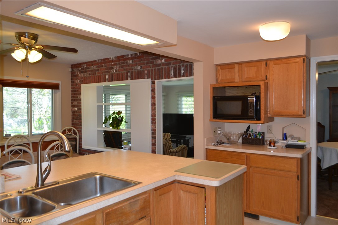 830 Quilliams Road Cleveland Heights, OH 44121 - Photo 12 of 35 The addition of the family room and the dinette adds so much additional space.