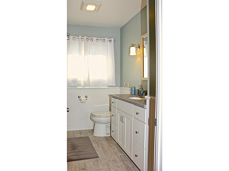 2 Sherwood Road Middletown, RI 02842 - Photo 14 of 25 Bathroom.