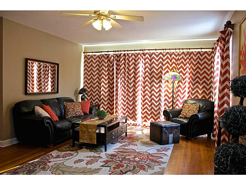 2 Sherwood Road Middletown, RI 02842 - Photo 6 of 25 Living Room.
