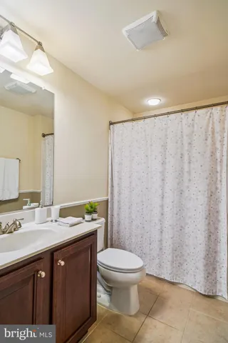 a view of a tennis court