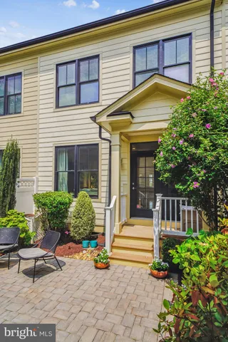a view of a tennis court