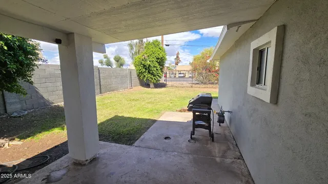 an empty room with an empty space and a ceiling fan