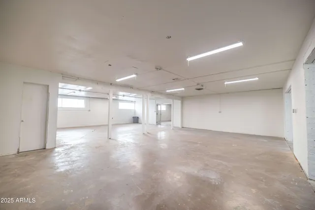 an empty room with windows and pillars in it