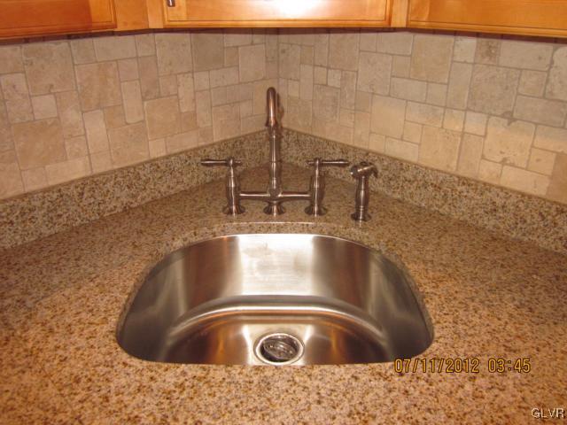 3061 Roxford Road Allentown, PA 18103 - Photo 3 of 21 Gallery Image 3