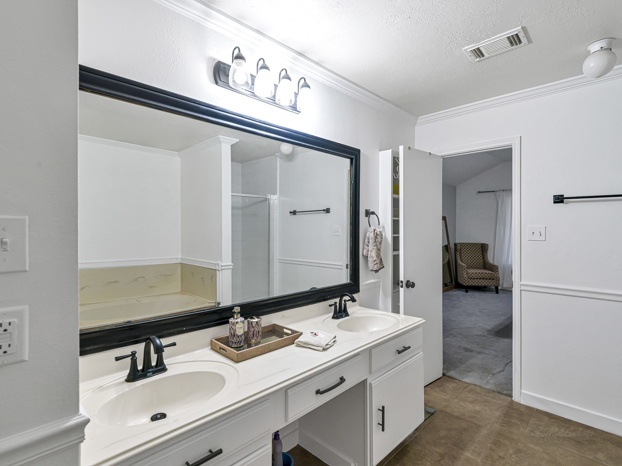 6822 Eagle Ridge Drive Katy, TX 77449 - Photo 24 of 36 a bathroom with a double vanity sink and mirror
