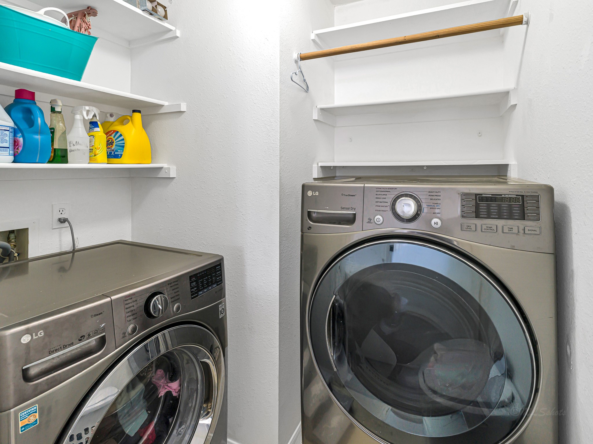 6822 Eagle Ridge Drive Katy, TX 77449 - Photo 26 of 36 a utility room with dryer and washer