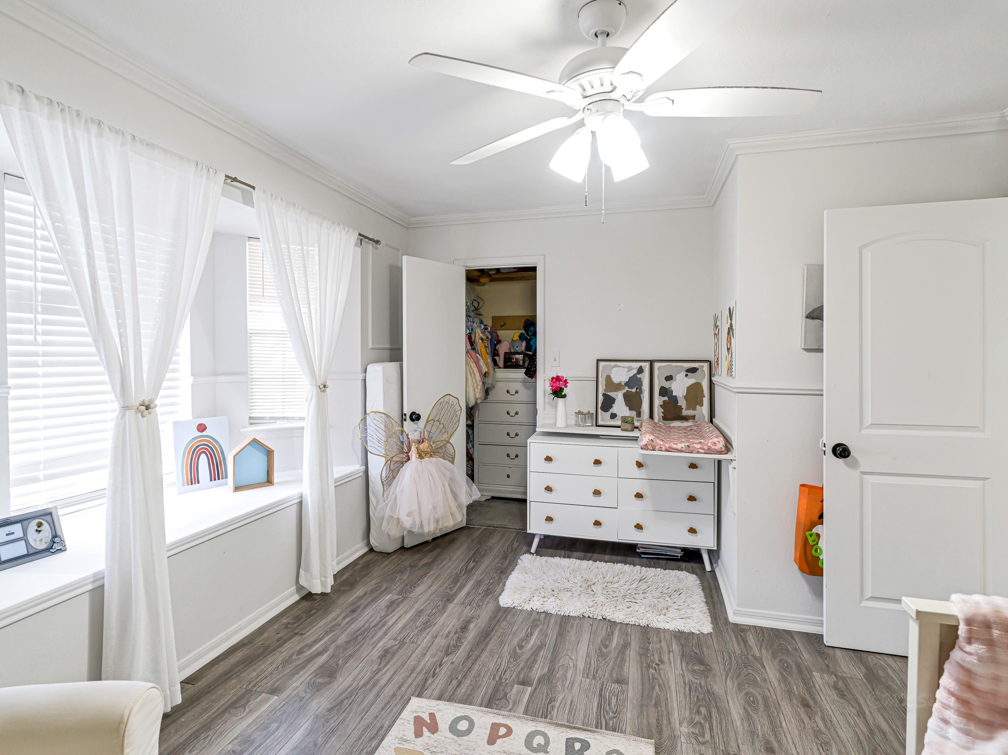 6822 Eagle Ridge Drive Katy, TX 77449 - Photo 31 of 36 a living room with furniture and a wooden floor
