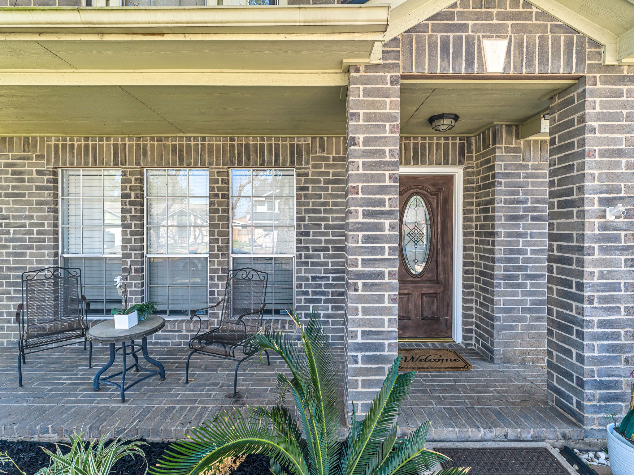 6822 Eagle Ridge Drive Katy, TX 77449 - Photo 5 of 36 a view of a balcony with chairs and a table