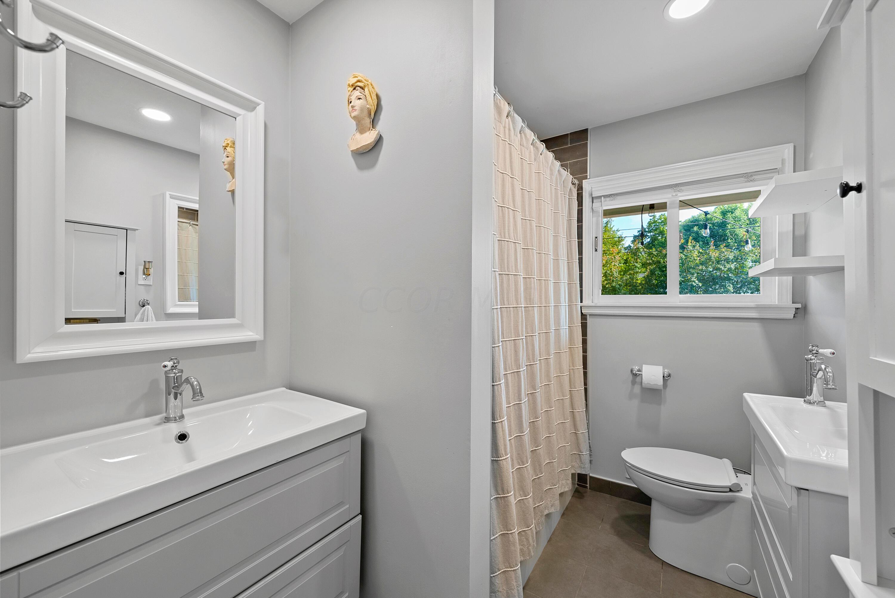 2731 Cranford Road Columbus, OH 43221 - Photo 29 of 41 Full Bath - First Floor