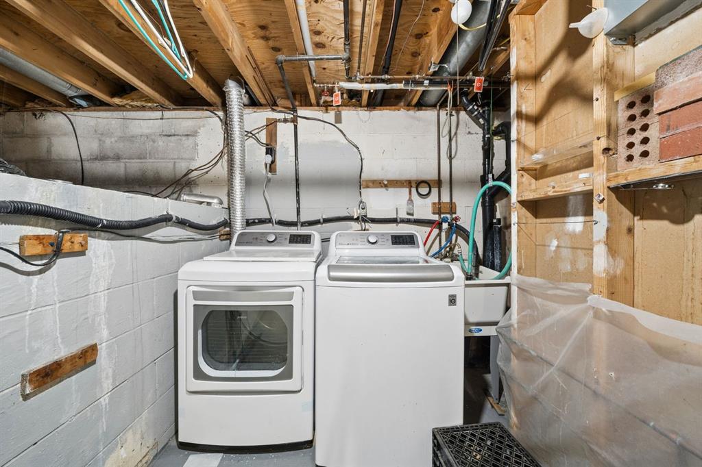 446 Diablo Drive Pittsburgh, PA 15241 - Photo 34 of 39 a utility room with dryer and washer
