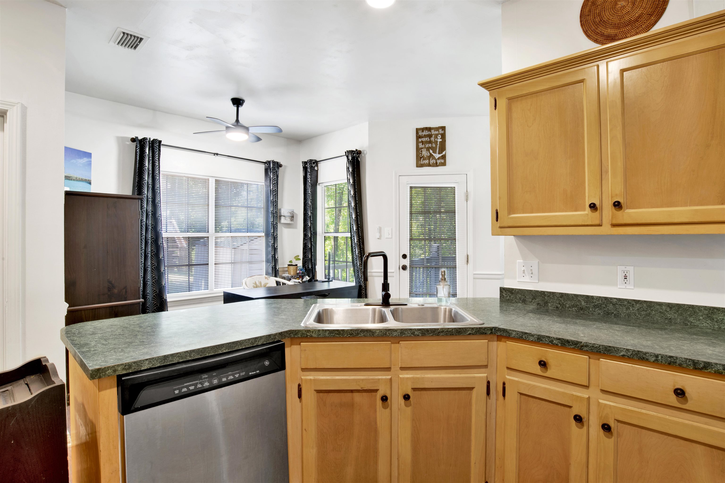 117 Geneva Drive Daphne, AL 36526 - Photo 21 of 37 Kitchen