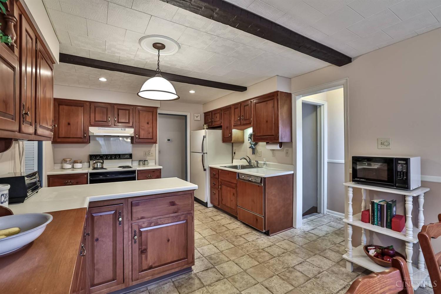 183 Compton Road Wyoming, OH 45215 - Photo 13 of 37 Gallery Image 13