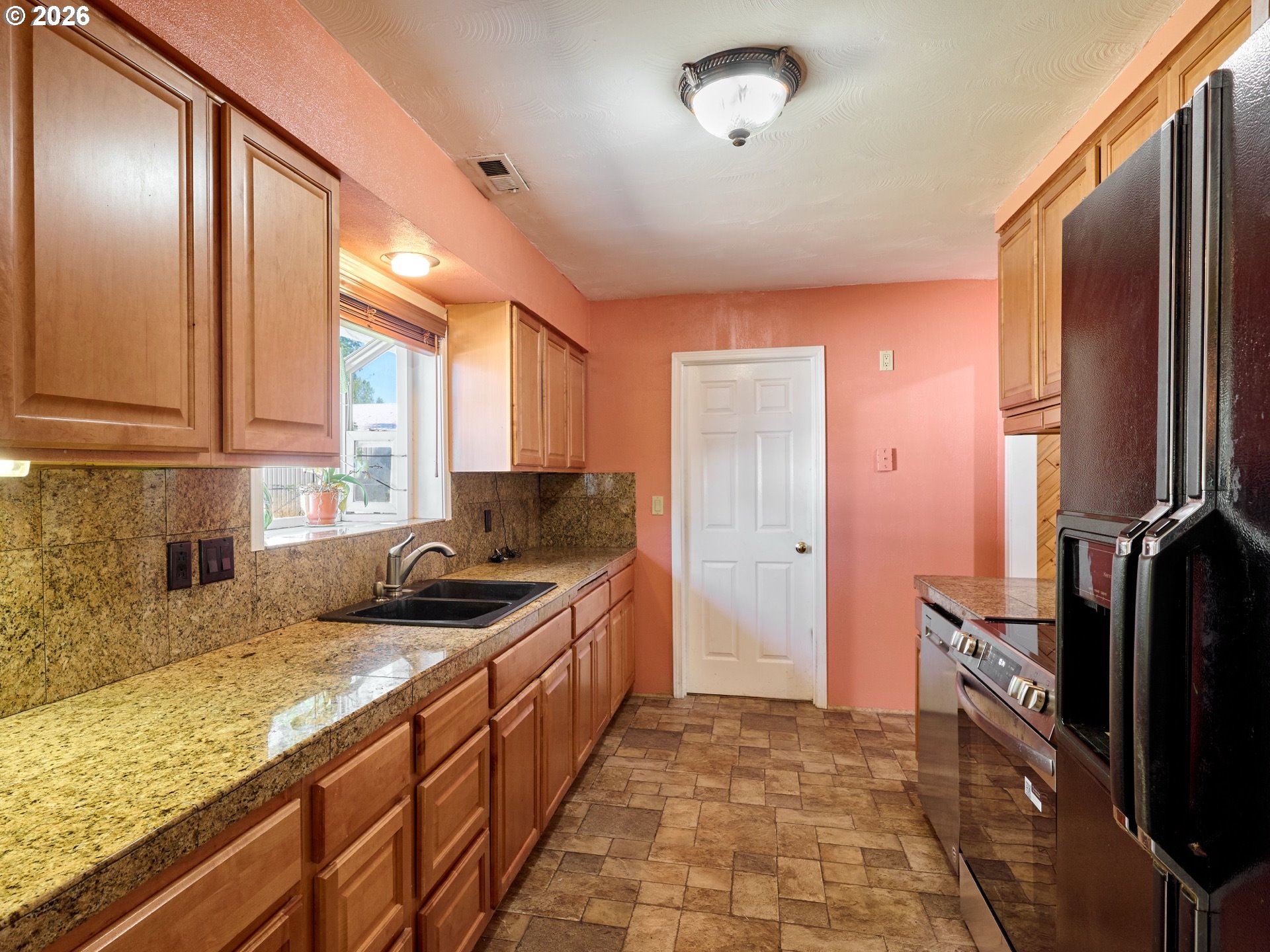 14653 Ottaway Road Northeast Aurora, OR 97002 - Photo 11 of 28 Kitchen