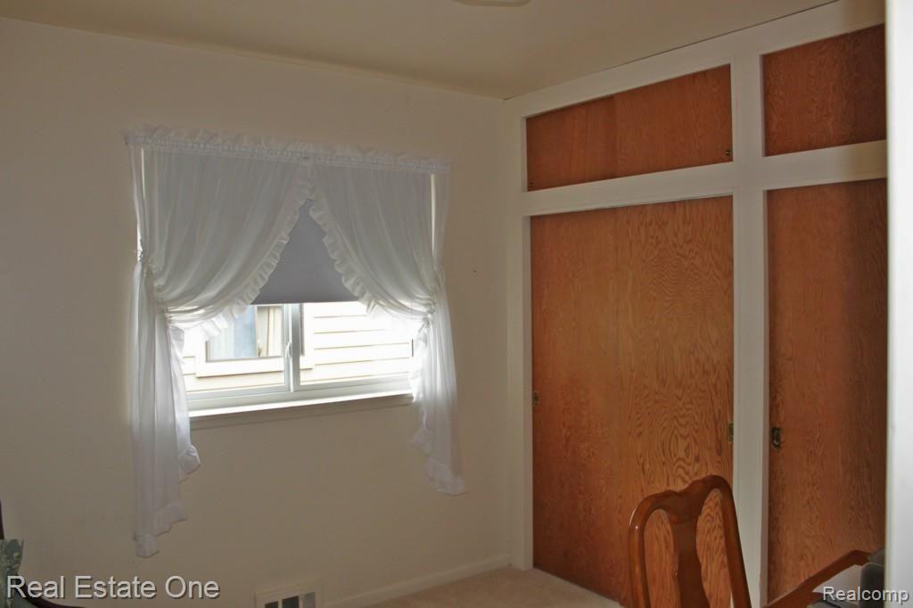 392 Exmoor Road Waterford, MI 48328 - Photo 8 of 14 Bedrrom3.jpg