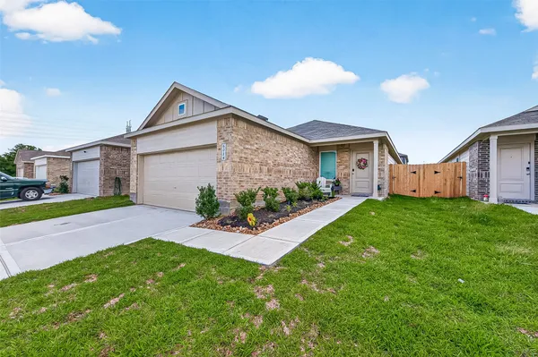$2,350 | 6014 Sherman Lakes Drive, Humble, TX 77396