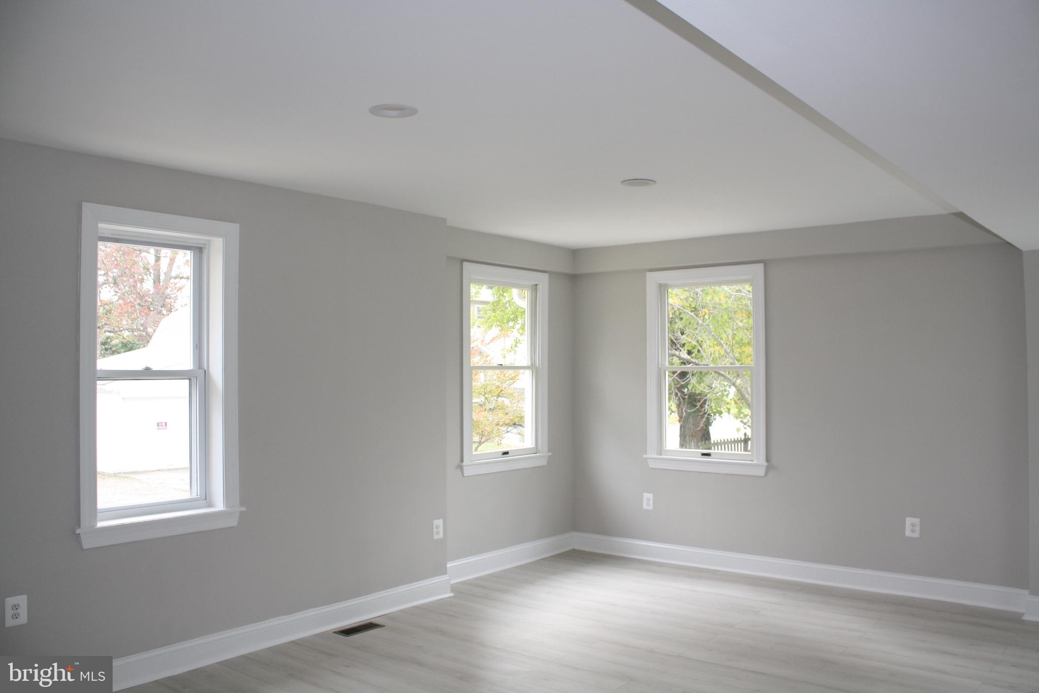 8000 Oakleigh Road Parkville, MD 21234 - Photo 9 of 28 Dining room flows nicely into the kitchen