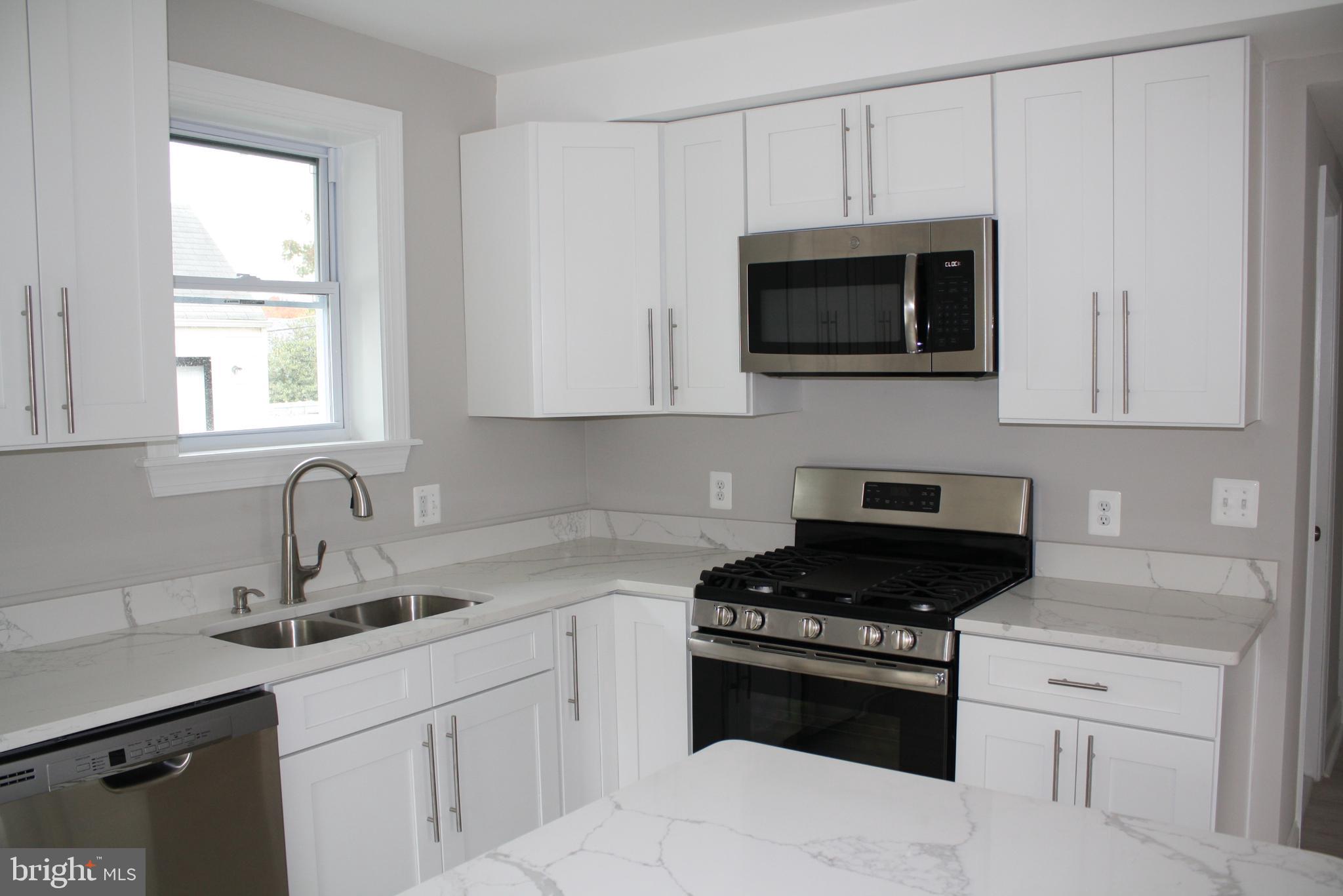 8000 Oakleigh Road Parkville, MD 21234 - Photo 13 of 28 Window over the sink make dish duty less boring