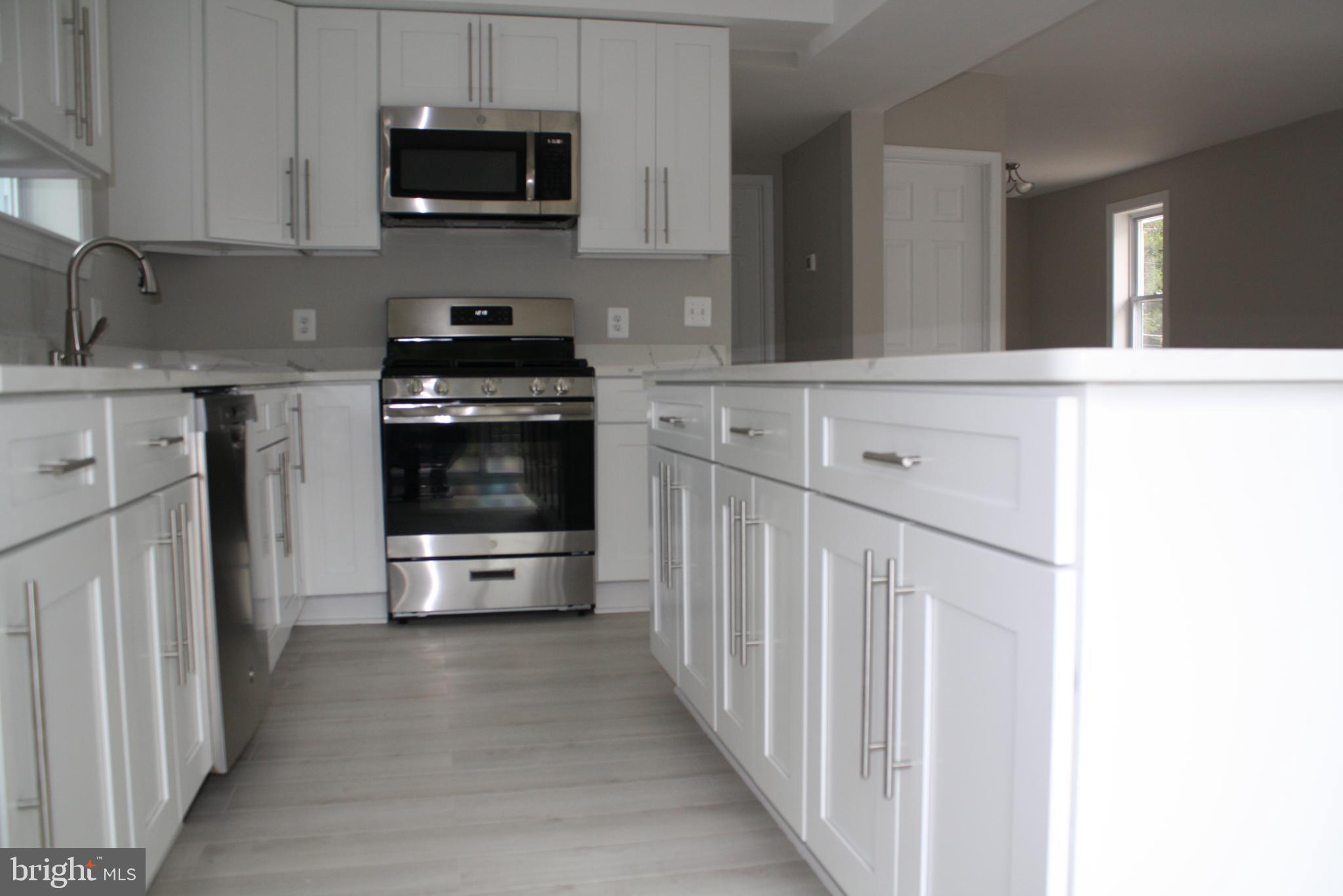 8000 Oakleigh Road Parkville, MD 21234 - Photo 14 of 28 Expansive island with lots of cabinet space