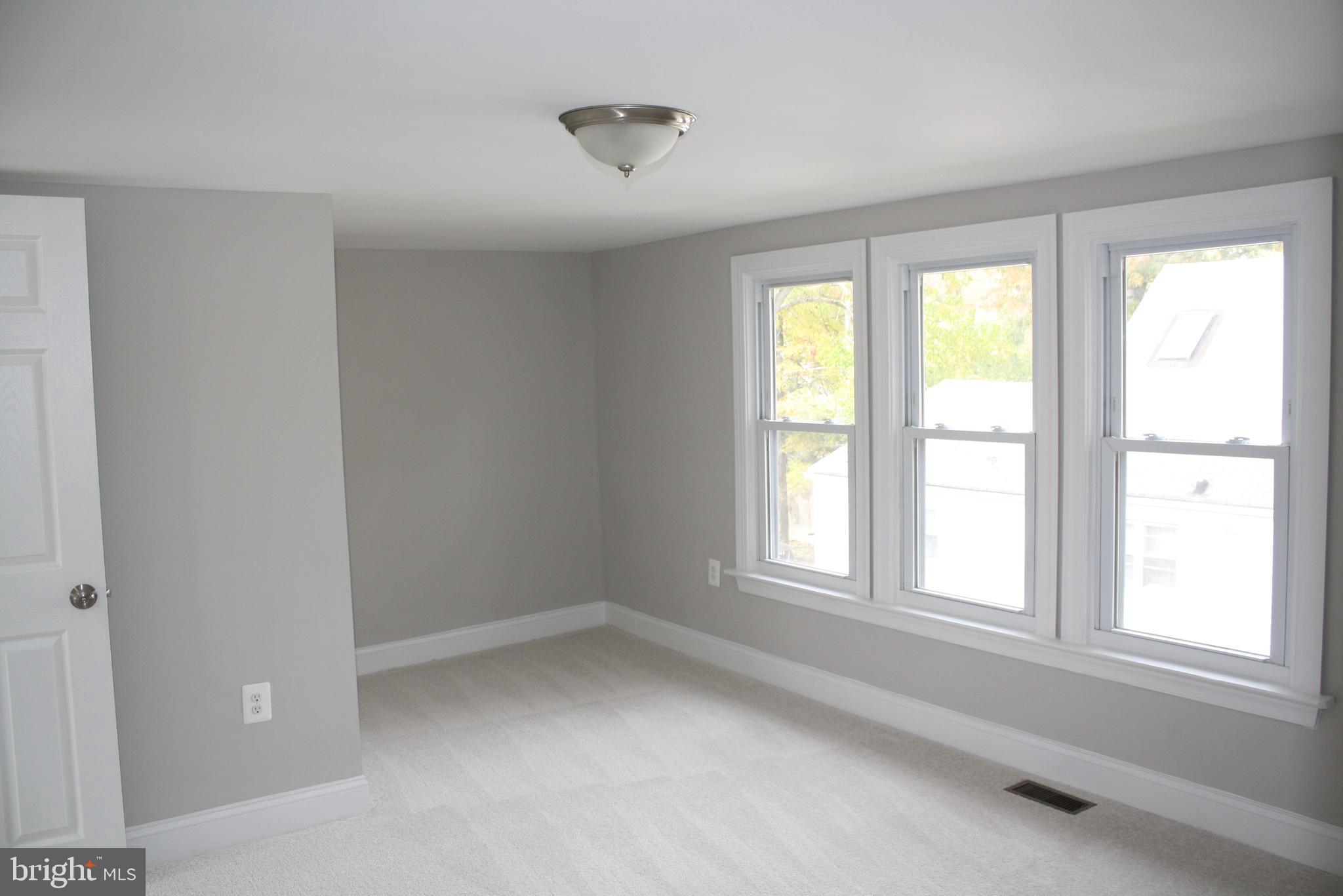 8000 Oakleigh Road Parkville, MD 21234 - Photo 17 of 28 Lots of windows throughout