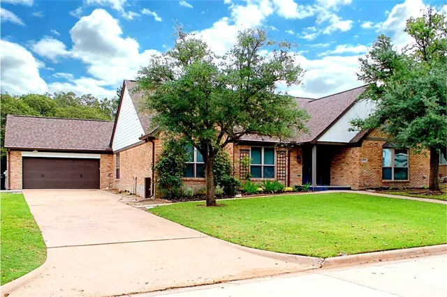 $465,000 | 3005 Camelot Drive, Bryan, TX 77802