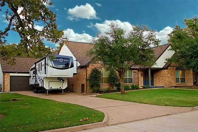 $465,000 | 3005 Camelot Drive, Bryan, TX 77802
