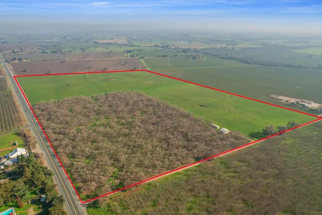a view of a terrace with sky view