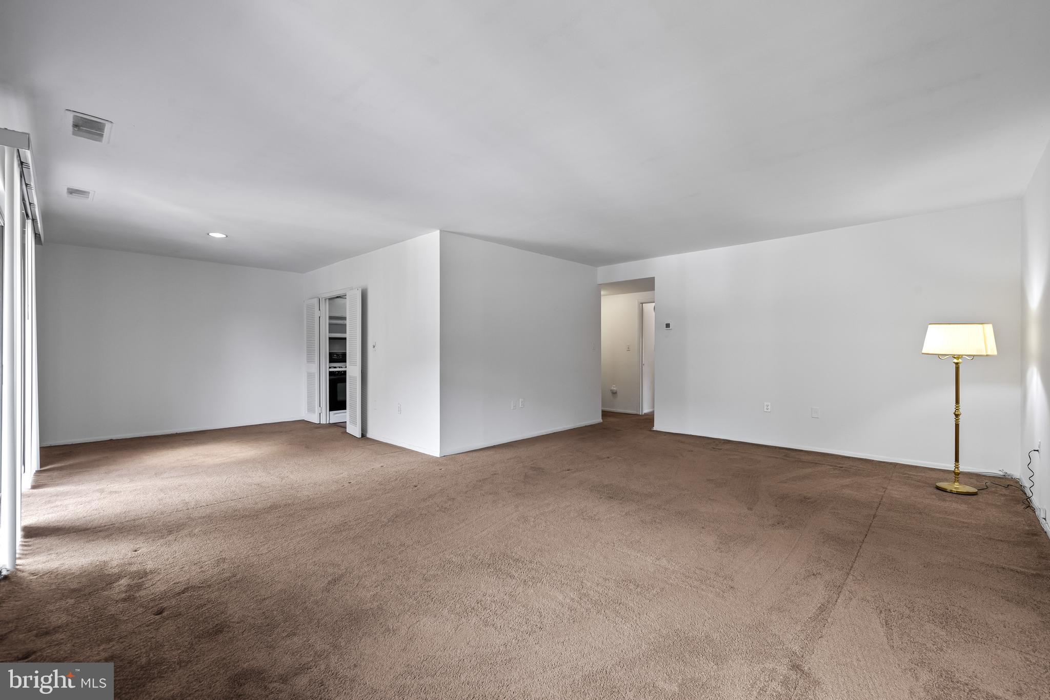 19 Hamill Road, Unit 19E Baltimore, MD 21210 - Photo 11 of 33 living & dining area