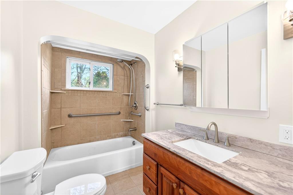 692 Simpson Howell Road Elizabeth, PA 15037 - Photo 28 of 44 Main floor bath