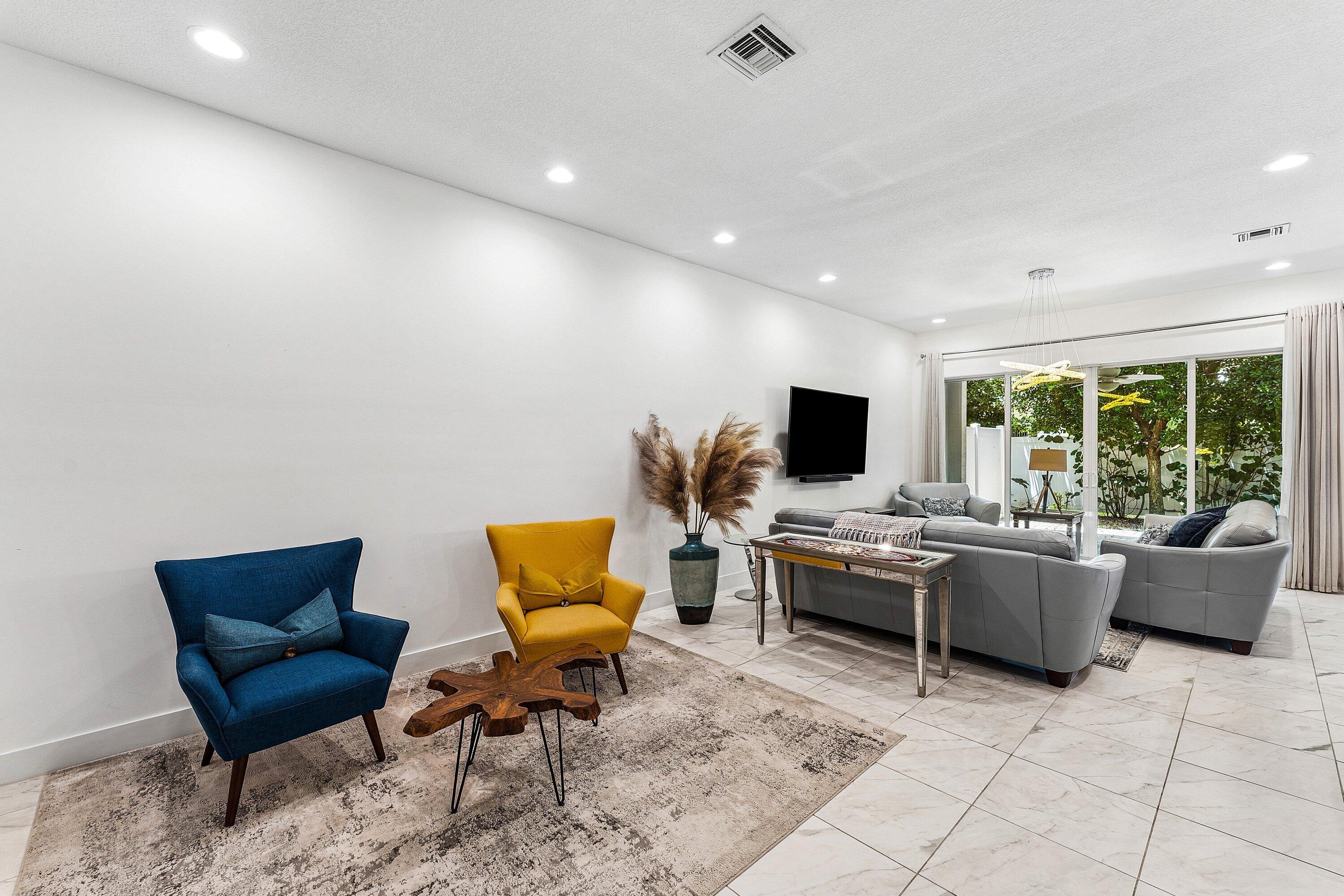 4821 Pointe Midtown Road Palm Beach Gardens, FL 33418 - Photo 11 of 34 Expansive Living Area w High Ceilings