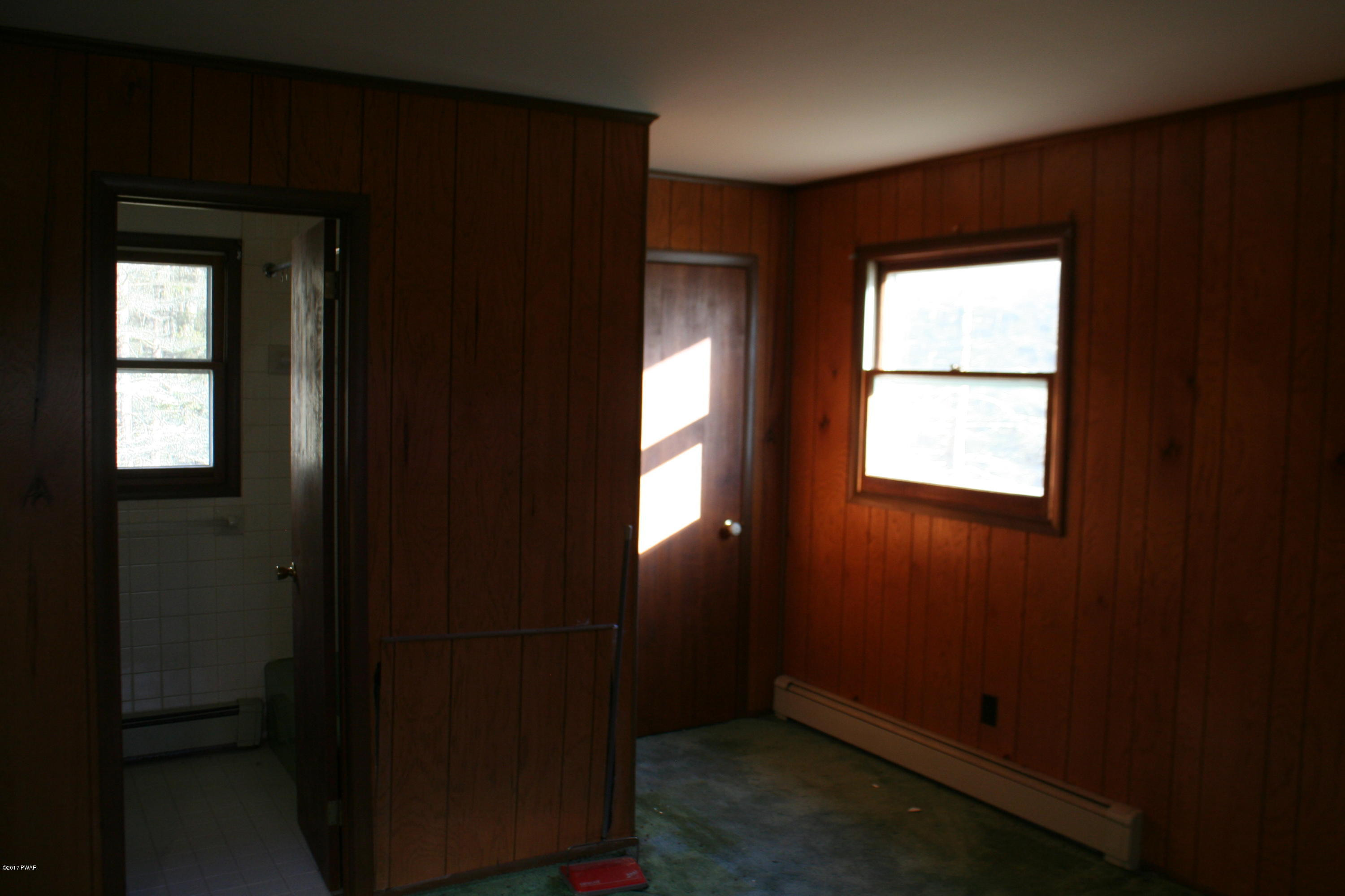 8 Pheasant Hill Road Hawley, PA 18428 - Photo 5 of 16