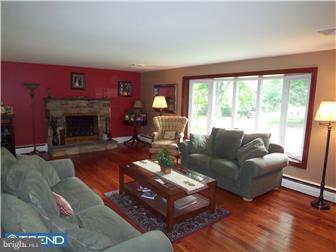 1355 Harris Road Dresher, PA 19025 - Photo 3 of 12 Living Room