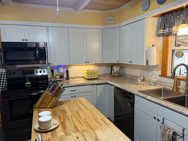 $184,000 | 18 Winter Street, Millinocket, ME 04462