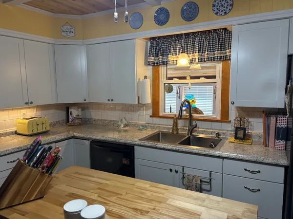 $184,000 | 18 Winter Street, Millinocket, ME 04462