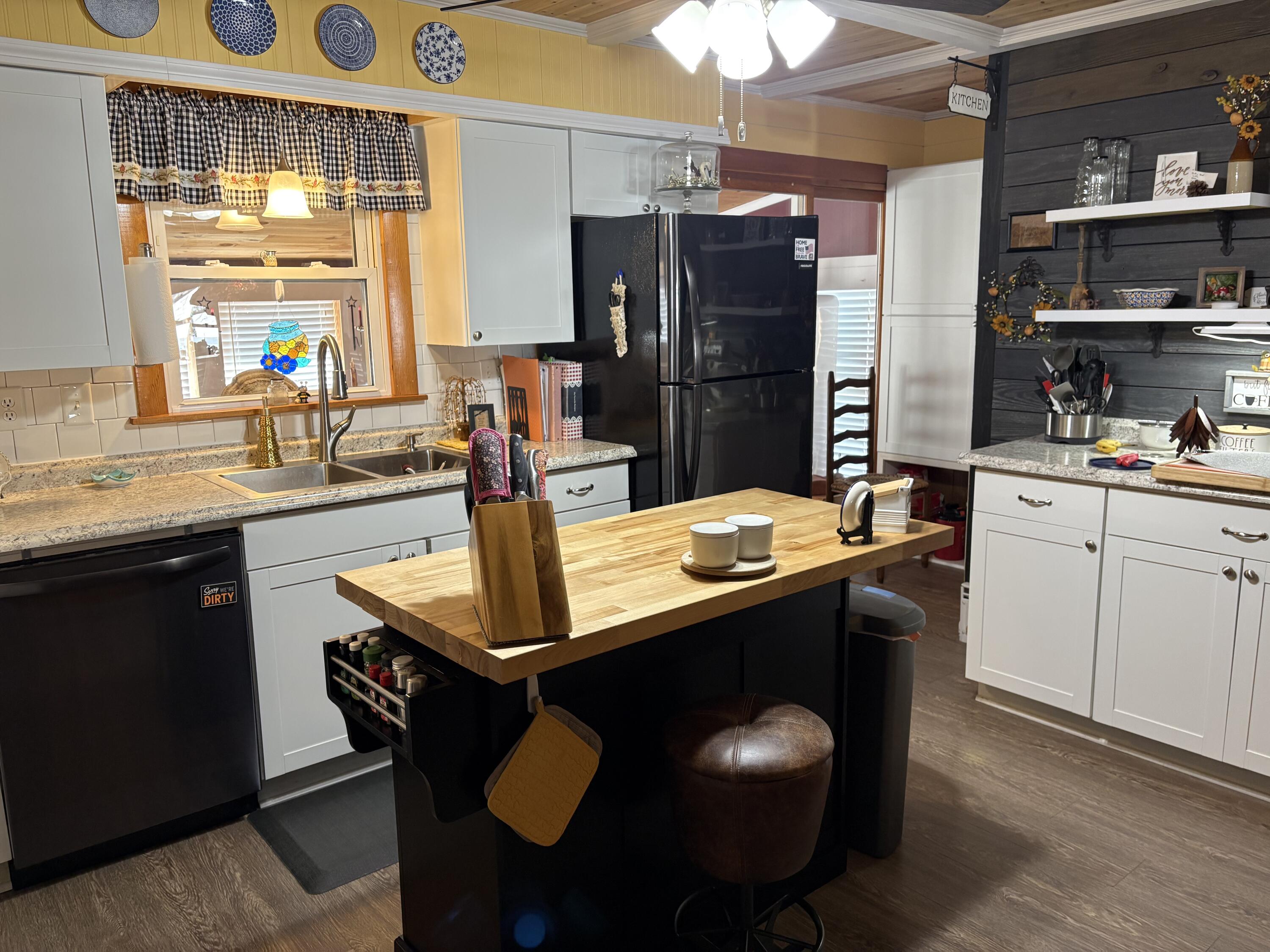 18 Winter Street Millinocket, ME 04462 - Photo 7 of 36 99FFC212-EA7E-4704-89FA-2EAD5218BB9E