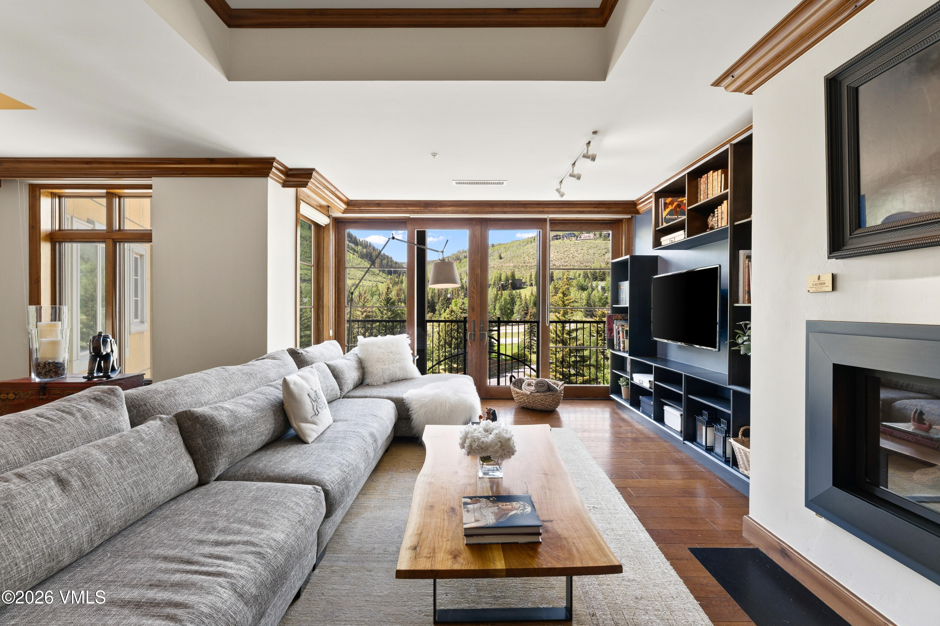 728 West Lionshead Circle, Unit R514 Vail, CO 81657 - Photo 9 of 36 Living Room