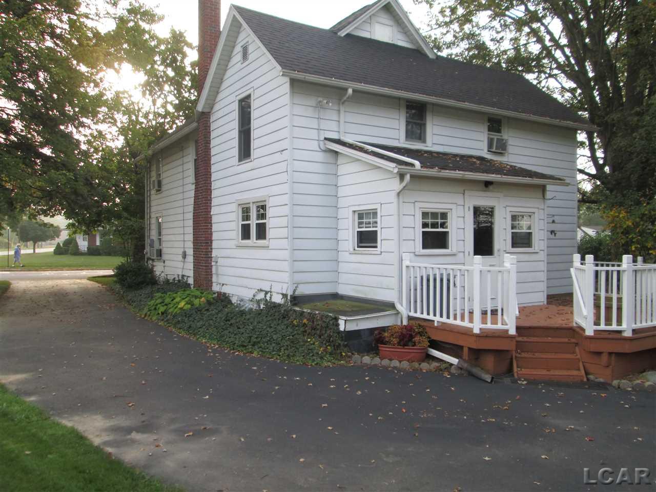 735 Springbrook Avenue Adrian, MI 49221 - Photo 4 of 26 31341842-3.JPG