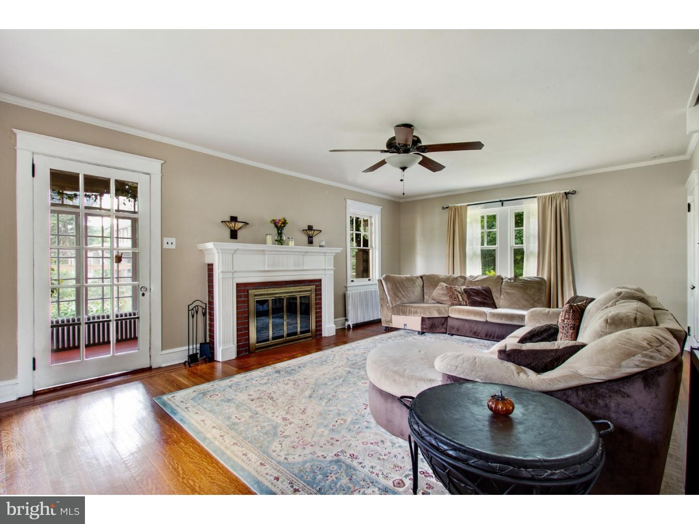 903 South Providence Road Wallingford, PA 19086 - Photo 11 of 25 Living Room