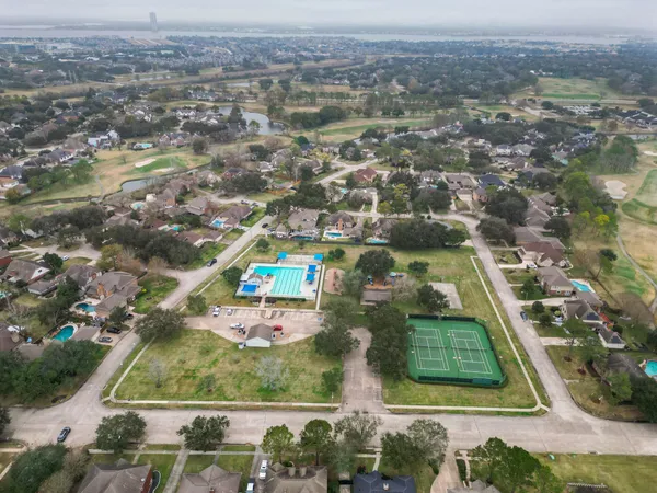 $375,000 | 2106 Spyglass Drive, League City, TX 77573