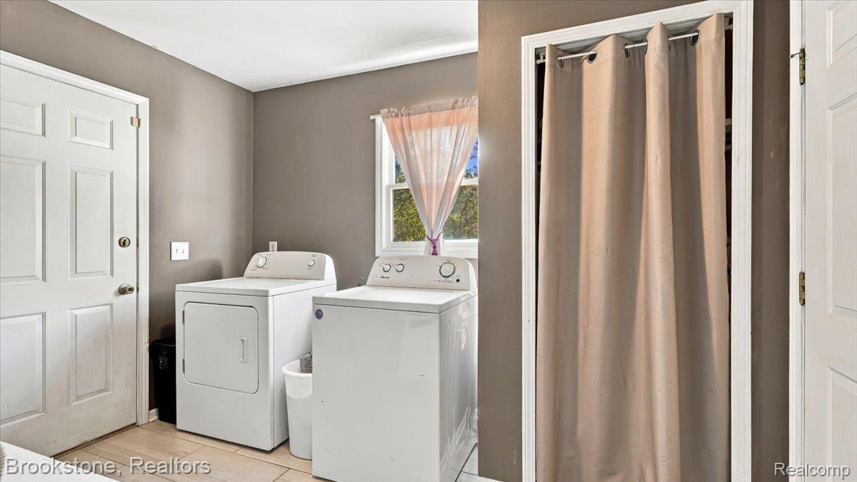 8208 Rattalee Lake Road Clarkston, MI 48348 - Photo 19 of 50 23-8208_Rattalee_Lake_Road_Village_of_Clarkston_04378.jpg