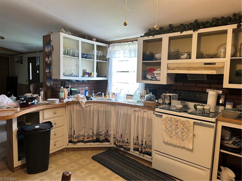 4832 Vienna Dozier Road Pfafftown, NC 27040 - Photo 5 of 46