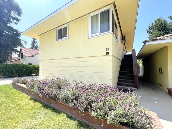 a view of a back yard of the house